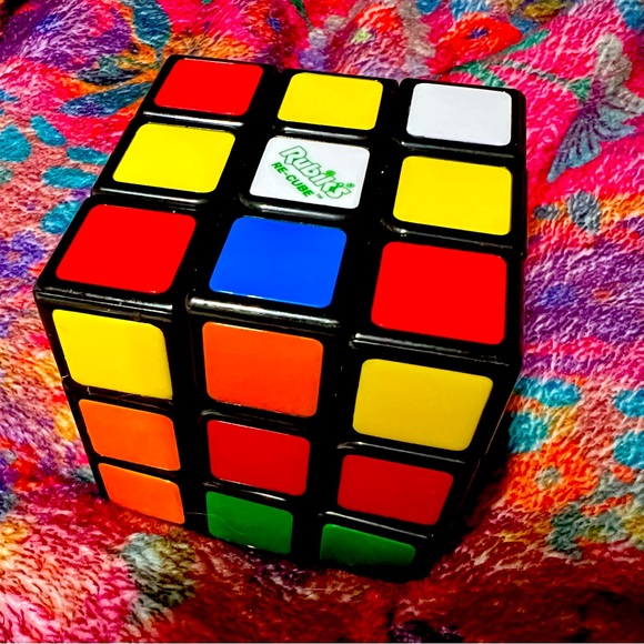 Rubik’s Re-Cube, “the original 3x3 cube 3D puzzle” - Picture 2 of 3